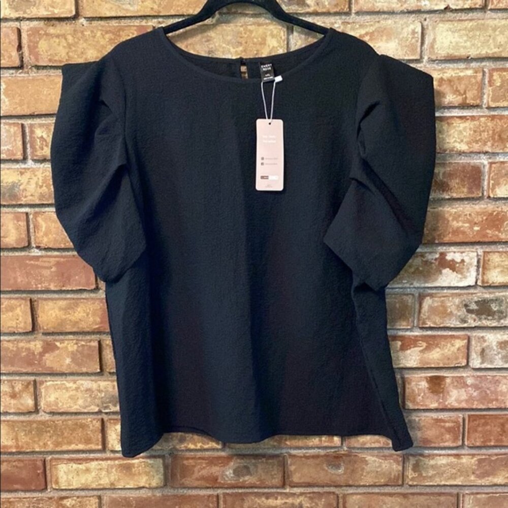 Black Textured Puff Sleeve Ruffled Blouse